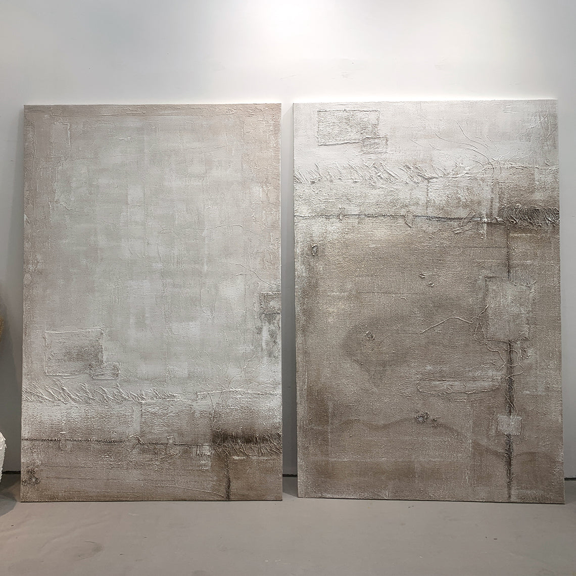 Urban Patina Canvas – Off-White & Warm Taupe Tones – AURA025